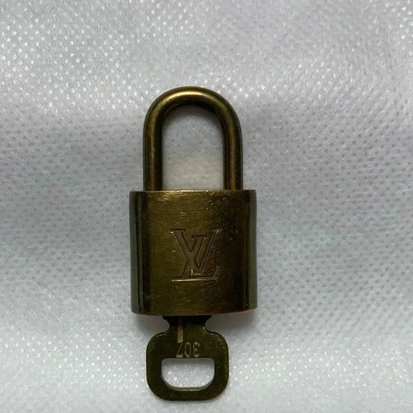 LOUIS VUITTON Lock & Key.  Key no: 307 - Picture 1 of 4